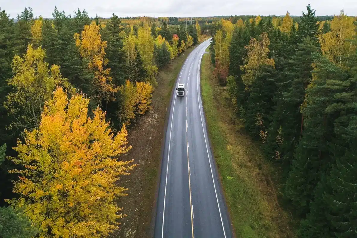Transport med lastbil på väg